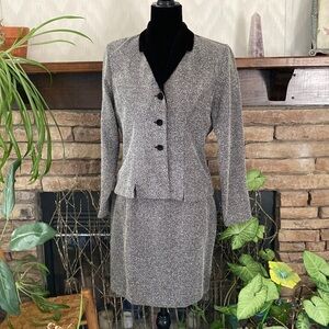 Elegant Gray Tweed Skirt Suit